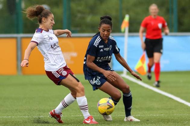 Paris FC Women v Servette Women UEFA Women s Champions League 18 08 2022. Group Play Off Eseosa Aigbogun ( 23) of Paris Women FC wins the ball during the UEFA Women s Champions League group play off match between Paris FC Women and Servette Women at Petershill Park, Glasgow, Scotland, 18 08 2022 Springburn Petershill Park Glasgow Scotland Editorial use only , Copyright: xColinxPoultneyx PSI-15621-0010