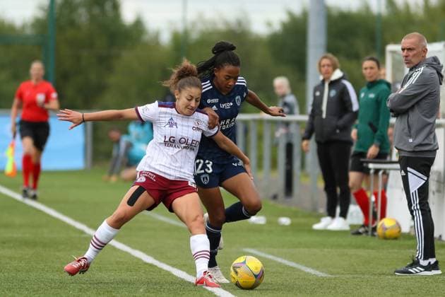 Paris FC Women v Servette Women UEFA Women s Champions League 18 08 2022. Group Play Off Eseosa Aigbogun ( 23) of Paris Women FC battles for the ball as it goes out of play during the UEFA Women s Champions League group play off match between Paris FC Women and Servette Women at Petershill Park, Glasgow, Scotland, 18 08 2022 Springburn Petershill Park Glasgow Scotland Editorial use only , Copyright: xColinxPoultneyx PSI-15621-0011