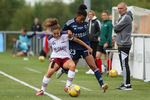 Paris FC Women v Servette Women UEFA Women s Champions League 18 08 2022. Group Play Off Eseosa Aigbogun ( 23) of Paris Women FC battles for the ball as it goes out of play during the UEFA Women s Champions League group play off match between Paris FC Women and Servette Women at Petershill Park, Glasgow, Scotland, 18 08 2022 Springburn Petershill Park Glasgow Scotland Editorial use only , Copyright: xColinxPoultneyx PSI-15621-0012