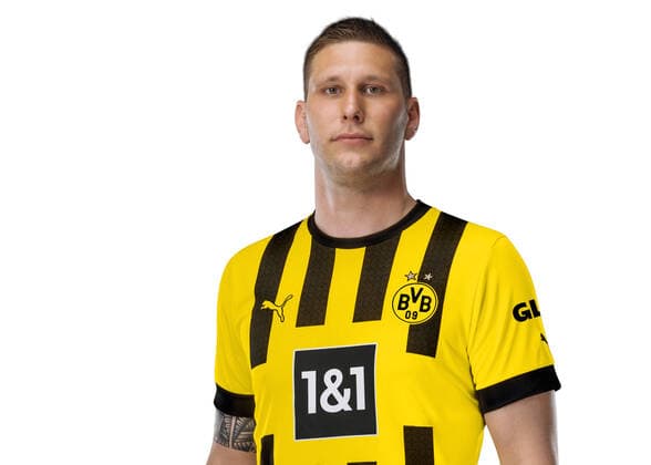 Niklas Suele; Borussia Dortmund; 1.BL, Porträttermin 2022 2023, Foto: BVB Simoes via TEAM2sportphoto Portraets Borussia Dortmund 2022_2023