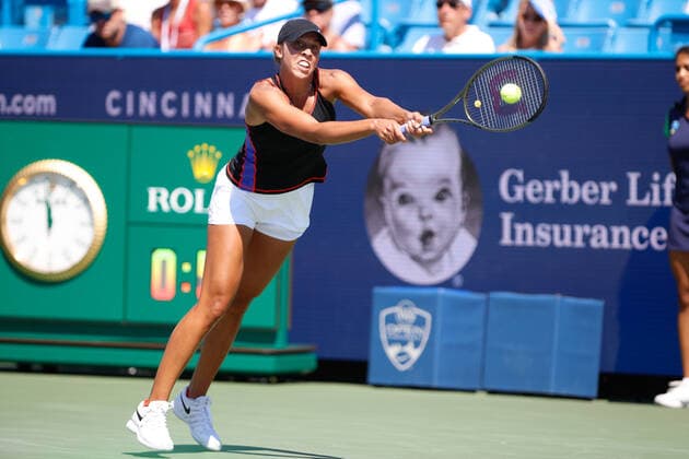 CINCINNATI, OH - AUGUST 19: Madison Keys of the United States hits a backhand during the quarterfinals at Western & Southern Open on August 19, 2022, at the Lindner Family Tennis Center in Mason, OH. (Photo by Ian Johnson Icon Sportswire) TENNIS: AUG 19 Western & Southern Open Icon220819006