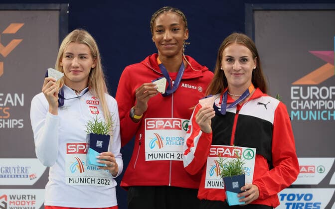 Poland s Adrianna Sulek, Belgian Nafissatou Nafi Thiam and Swiss Annik Kalin pictured during the podium ceremony of the women hectatlon, on the ninth day of the Athletics European Championships, at Munich 2022, Germany, on Friday 19 August 2022. The second edition of the European Championships takes place from 11 to 22 August and features nine sports. BENOITxDOPPAGNE  x39857149x