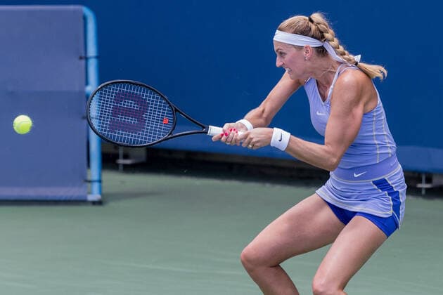 August 19, 2022, Mason, Ohio, USA: Petra Kvitova (CZE) hits a two-handed backhand during the quarterfinal round of the Western and Southern Open at the Lindner Family Tennis Center, Mason, Oh. Mason USA - ZUMAs304 20220819_zaf_s304_062 Copyright: xScottxStuartx