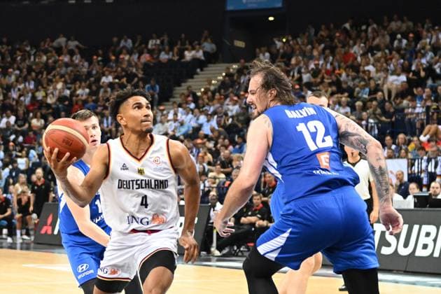 Basketball I Herren I 2022 I DBB Supercup Hamburg I 2. Spiel I Deutschland - Tschechien I 19.08.2022 Maodo Lo (1, Deutschland) gegen Jakub Sirina (12, Tschechien) Hamburg Barclays Arena Hamburg Deutschland Copyright: xLobeca AndreasxHannigx