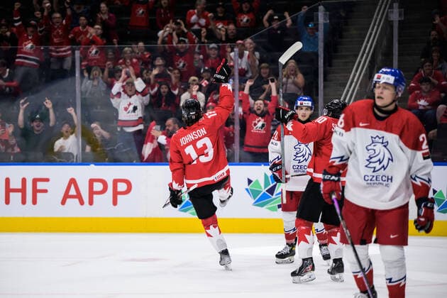 220819 Kent Johnson of Canada celebrates after scoring 1-0 during the 2022 IIHF World Junior Championship semifinal game between Canada and Czech Republic on August 19, 2022 in Edmonton. Photo: Joel Marklund BILDBYRAN kod JM JM0366 bbeng ishockey Ice hockey, Eishockey jvm junior-vm u20 2022 iihf world junior championship world juniors semifinal semifinals canada kanada tjeckien czech republic Czechia jubel depp Copyright: JOELxMARKLUND BB220819JM023