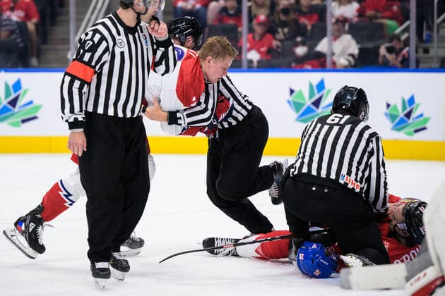 220819 Michal Gut of Czech Republic fights with Ryan O Rourke of Canada during the 2022 IIHF World Junior Championship semifinal game between Canada and Czech Republic on August 19, 2022 in Edmonton. Photo: Joel Marklund BILDBYRAN kod JM JM0366 bbeng ishockey Ice hockey, Eishockey jvm junior-vm u20 2022 iihf world junior championship world juniors semifinal semifinals canada kanada tjeckien czech republic Czechia Copyright: JOELxMARKLUND BB220819JM041
