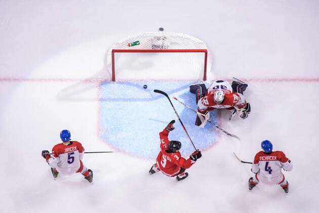 220819 David Jiricek, goaltender Tomas Suchanek and Jiri Tichacek of Czech Republic see Olen Zellweger of Canada celebrate the 4-0 goal by Mason McTavish (not pictured) during the 2022 IIHF World Junior Championship semifinal game between Canada and Czech Republic on August 19, 2022 in Edmonton. Photo: Joel Marklund BILDBYRAN kod JM JM0366 bbeng ishockey Ice hockey, Eishockey jvm junior-vm u20 2022 iihf world junior championship world juniors semifinal semifinals canada kanada tjeckien czech republic Czechia jubel depp Copyright: JOELxMARKLUND BB220819JM047