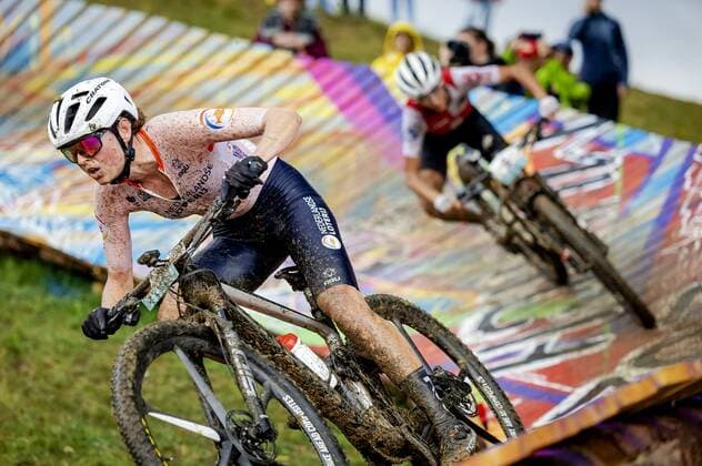 MUNCHEN - Anne Terpstra in action during the European Women s Mountain Bike Championship on the tenth day of the Multi European Championship, EM, Europameisterschaft The German city of Munich will host a combined European Championship of various sports in 2022. ANP ROBIN VAN LONKHUIJSEN European Championships Munich 2022-Day 10 2022 xVIxANPxSportx xxANPxIVx *** MUNCHEN Anne Terpstra in action during the European Women s Mountain Bike Championship on the tenth day of the Multi European Championship The German city of Munich will host a combined European Championship of various sports in 2022 ANP ROBIN VAN LONKHUIJSEN European Championships Munich 2022 Day 10 2022 xVIxANPxSportx xxANPxIVx 453296627 originalFilename: 453296627.jpg