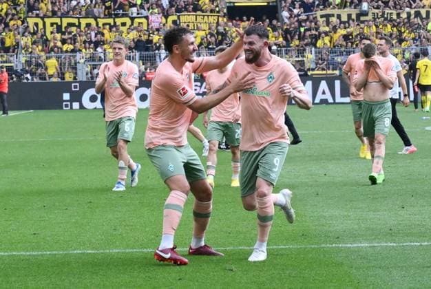 Jubel Oliver Burke (Werder Bremen), Milos Veljkovic (Werder Bremen), v.re. 20.08.2022, Fussball GER, Saison 2022 2023, 1. Bundesliga, 3. Spieltag, Borussia Dortmund - SV Werder Bremen Foto: Maik Hölter TEAM2sportphoto DFL regulations prohibit any use of photographs as image sequences and or quasi-video Dortmund Signal Iduna Park Nordrhein Westfalen Deutschland