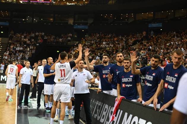 Basketball I Herren I 2022 I DBB Supercup Hamburg I Finale I Serbien - Deutschland I 20.08.2022 Serbien - das Team hält zusammen Hamburg Barclays Arena Hamburg Deutschland Copyright: xLobeca AndreasxHannigx