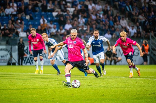 Lyngby Boldklub v FC Copenhagen, Danish 3F Superliga football, Lyngby, Denmark Lyngby, Denmark. 19th, August 2022. Pep Biel (16) of FC Copenhagen scores for 0-2 from the penalty spot during the 3F Superliga match between Lyngby Boldklub and FC Copenhagen at Lyngby Stadion in Lyngby. Lyngby Denmark Lyngby Stadion  Copyright: xGonzalesxPhoto TobiasxJorgensenx