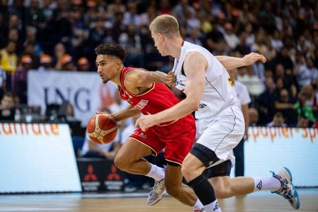 Basketball Hamburg 20.08.2022 Supercup Serbien (SRB) - Deutschland (GER) Maodo Lo (Deutschland, No.04) Ognjen Jaramaz (Serbien, No.25)