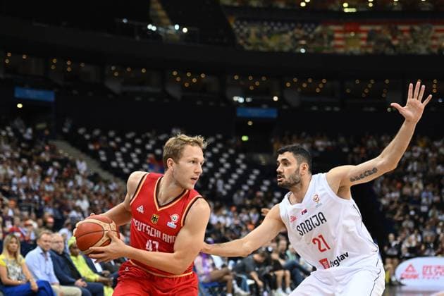 Basketball I Herren I 2022 I DBB Supercup Hamburg I Finale I Serbien - Deutschland I 20.08.2022 Christian Sengfelder (43, Deutschland) gegen Marko Jagodic-Kuridza (21, Serbien) Hamburg Barclays Arena Hamburg Deutschland Copyright: xLobeca AndreasxHannigx