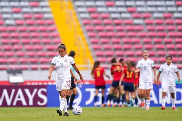 San Jose, Costa Rica, August 20th 2022: Alexia Villanueva (9 Mexico) looks dejected and disappointed after Inma Gabarro (9 Spain) celebrates her goal with teammates during the FIFA U20 Womens World Cup Costa Rica 2022 quarterfinal football match between Spain and Mexico at Estadio Nacional in San Jose, Costa Rica. (Daniela Porcelli SPP) Copyright: xDanielaxPorcellix xSPPx spp-en-DaPoSp-20220820-JDP06485