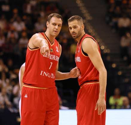 Photo : Johannes Voigtmann ( Germany ) und rechts ... Jonas Wohlfarth-Bottermann Basketball - Supercup Sat. 20.08. 2022 4 Nations Cup in Hamburg Deutschland - Serbien