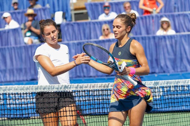 August 20, 2022: 20 08 2022 - VANCOUVER,BC - AUGUST 20 : Semi Finals . Valentini Grammatikopoulo(gre) blue def Emma Navarro(USA) white during day eitght of 2022 Odlum Brown VanOpen at Hollyburn Country Club on August 20, 2022, in West Vancouver,British Columbia,Canada.( Pximages - ZUMAp175 20220820_zsa_p175_002 Copyright: xClelioxTomazx