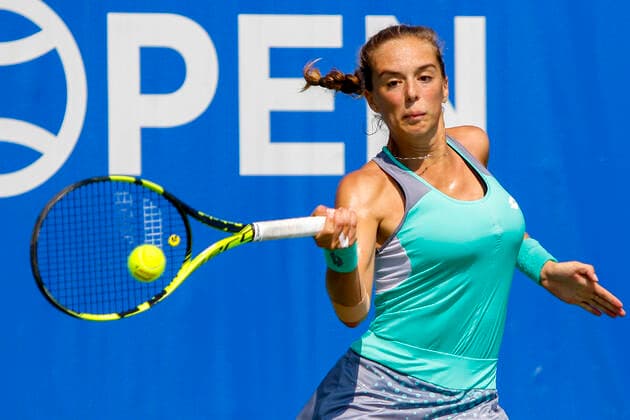 August 20, 2022: 20 08 2022 - VANCOUVER, BC - AUGUST 20: Semi-Finals: Lucia Bronzetti of Italy (green) def Rebecca Peterson of Sweden (pink) during day eight of 2022 Odlum Brown VanOpen at Hollyburn Country Club on August 20, 2022, in West Vancouver,British Columbia,Canada.( Pximages - ZUMAp175 20220820_zsa_p175_019 Copyright: xClelioxTomazx