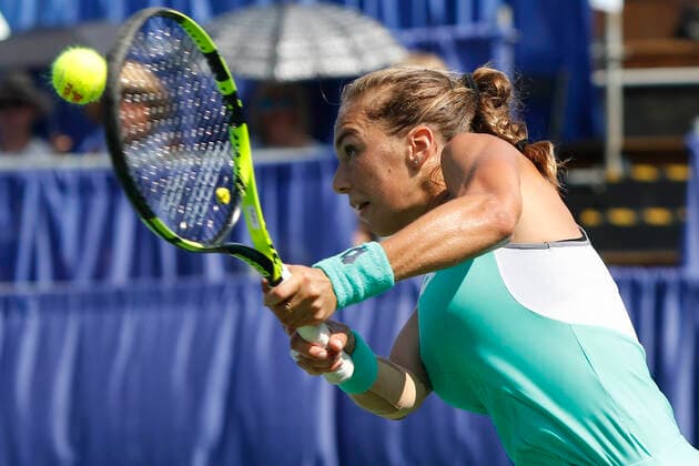 August 20, 2022: 20 08 2022 - VANCOUVER, BC - AUGUST 20: Semi-Finals: Lucia Bronzetti of Italy (green) def Rebecca Peterson of Sweden (pink) during day eight of 2022 Odlum Brown VanOpen at Hollyburn Country Club on August 20, 2022, in West Vancouver,British Columbia,Canada.( Pximages - ZUMAp175 20220820_zsa_p175_020 Copyright: xClelioxTomazx
