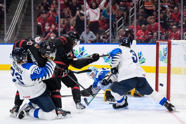 220820 Kent Johnson of Canada scores the game winning 3-2 goal in overtime behind goaltender Juha Jatkola of Finland during the 2022 IIHF World Junior Championship final between Canada and Finland on August 20, 2022 in Edmonton. Photo: Joel Marklund BILDBYRAN kod JM JM0370 bbeng ishockey Ice hockey, Eishockey jvm junior-vm u20 2022 iihf world junior championship world juniors final canada kanada finland Copyright: JOELxMARKLUND BB220820JM144