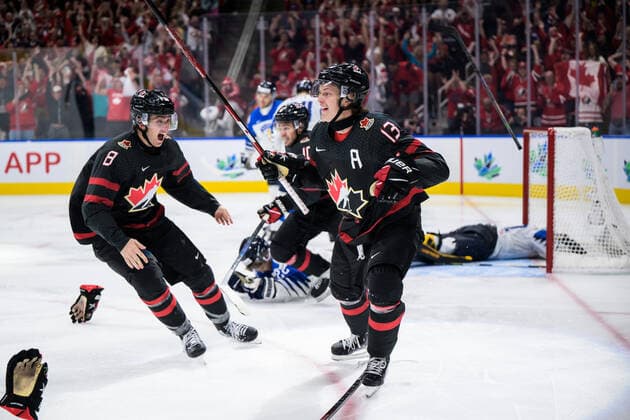 220820 Ronan Seeley and Kent Johnson of Canada celebrate the game winning 3-2 goal in overtime during the 2022 IIHF World Junior Championship final between Canada and Finland on August 20, 2022 in Edmonton. Photo: Joel Marklund BILDBYRAN kod JM JM0370 bbeng ishockey Ice hockey, Eishockey jvm junior-vm u20 2022 iihf world junior championship world juniors final canada kanada finland jubel Copyright: JOELxMARKLUND BB220820JM145