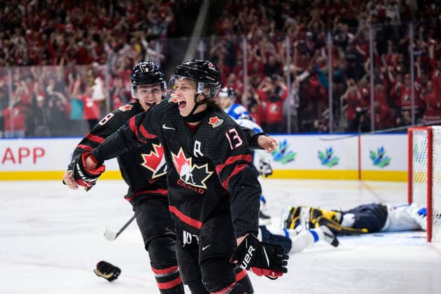 Sport Bilder des Tages 220820 Ronan Seeley and Kent Johnson of Canada celebrate the game winning 3-2 goal in overtime during the 2022 IIHF World Junior Championship final between Canada and Finland on August 20, 2022 in Edmonton. Photo: Joel Marklund BILDBYRAN kod JM JM0370 bbeng ishockey Ice hockey, Eishockey jvm junior-vm u20 2022 iihf world junior championship world juniors final canada kanada finland jubel Copyright: JOELxMARKLUND BB220820JM149