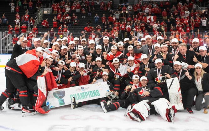 August 20, 2022, EDMONTON, AB, CANADA: Canada celebrates the win over Finland IIHF World Junior Hockey Championship gold medal game action in Edmonton on Saturday August 20, 2022. Canada News - August 20, 2022  - ZUMAc35_ 20220820_zaf_c35_124 Copyright: xJasonxFransonx