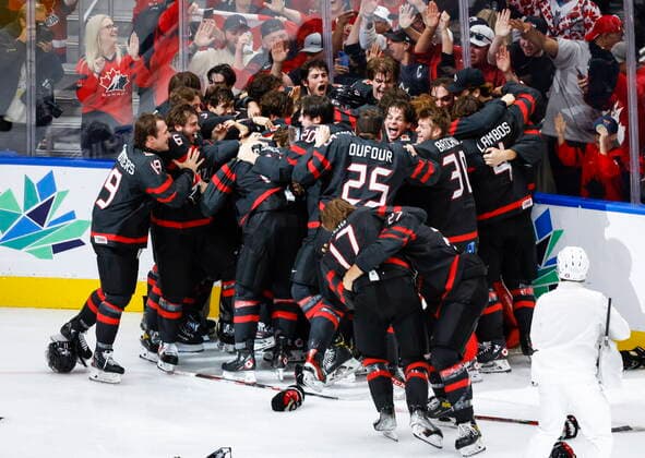 August 20, 2022, Edmonton, AB, CANADA: Canada celebrates defeating Finland during overtime IIHF World Junior Hockey Championship gold medal game action in Edmonton on Saturday August 20, 2022. Canada News - August 20, 2022  - ZUMAc35_ 20220820_zaf_c35_136 Copyright: xJeffxMcintoshx