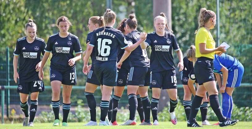 21.08.2022, xmohx, Fussball DFB Pokal Frauen , 1.FC Riegelsberg - 1.FC Nürnberg emspor, v.l. Nürnberg bejubelt das 2:0 (DFL DFB REGULATIONS PROHIBIT ANY USE OF PHOTOGRAPHS as IMAGE SEQUENCES and or QUASI-VIDEO) Riegelsberg