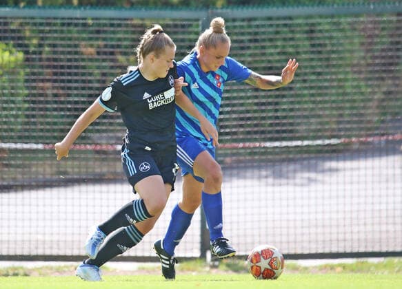 21.08.2022, xmohx, Fussball DFB Pokal Frauen , 1.FC Riegelsberg - 1.FC Nürnberg emspor, v.l. Kerstin Bogenschütz (Nürnberg), Carina Alt (Riegelsberg) (DFL DFB REGULATIONS PROHIBIT ANY USE OF PHOTOGRAPHS as IMAGE SEQUENCES and or QUASI-VIDEO) Riegelsberg
