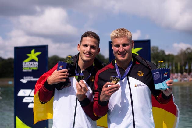 Bilder des Jahres 2022, Sport 08 August Sport Themen der Woche KW33 HILLER Martin, GROSSMANN Tamas (GER), Mens Kayak Double 1000 Meter, celebrating the victory, gold medal and title as European Champions on the Podium, GER, Canoe Sprint (Kanu Sprint), European Championships Munich 2022, 21.08.2022 Photo: Eibner Memmler GER, Canoe Sprint (Kanu Sprint), European Championships Munich 2022, 21.08.2022 Munich *** HILLER Martin, GROSSMANN Tamas GER , Mens Kayak Double 1000 Meter, celebrating the victory, gold medal and title as European Champions on the Podium, GER, Canoe Sprint Canoe Sprint , European Championships Munich 2022, 21 08 2022 Photo Eibner Memmler GER, Canoe Sprint Canoe Sprint , European Championships Munich 2022, 21 08 2022 Munich Copyright: xEibner Memmlerx EP_MMR