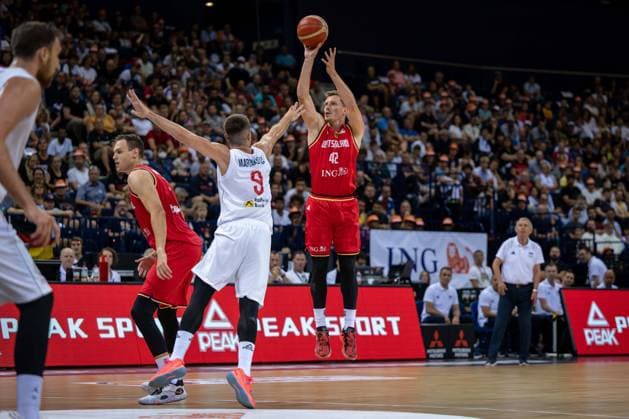 Basketball Hamburg 20.08.2022 Supercup Serbien (SRB) - Deutschland (GER) Andreas Obst (Deutschland, No.42) Vanja Marinkovic (Serbien, No.09)