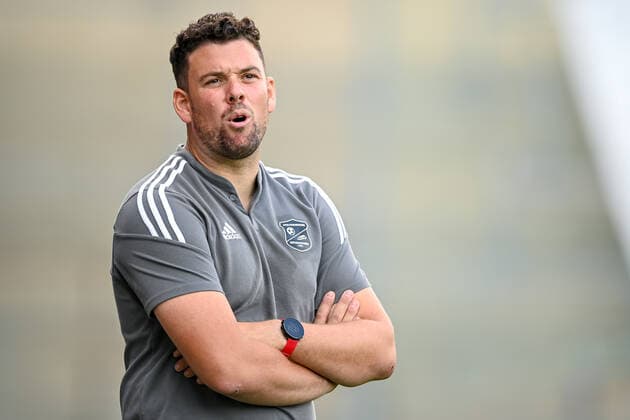 Trainer Marc Unterberger (Unterhaching) gibt Anweisungen, gestikuliert, mit den Armen gestikulieren, gives instructions, gesticulate Einzelbild, Aktion, Action, 21.08.2022, Unterhaching (Deutschland), Fussball, A-Junioren-Bundesliga Süd Südwest, SpVgg Unterhaching - FC Bayern München, DFB DFL REGULATIONS PROHIBIT ANY USE OF PHOTOGRAPHS AS IMAGE SEQUENCES AND OR QUASI-VIDEO.
