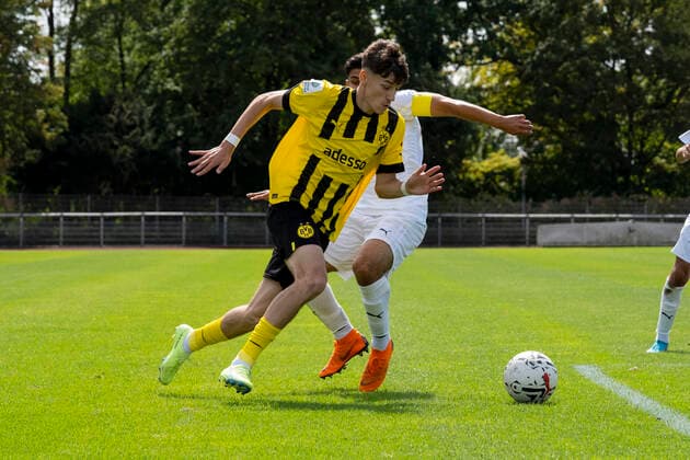 Sonntag, 21.08.2022 Saison 2022 2023 A-Junioren Bundesliga, U19 Bundesliga 2. Spieltag im Stadion am Bandsbusch, Hilden, Deutschland. VfB 03 Hilden U19 - BV Borussia Dortmund U19. Noa-Gabriel Simic (Borussia Dortmund U19 7)