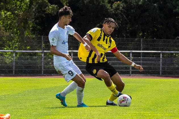 Sonntag, 21.08.2022 Saison 2022 2023 A-Junioren Bundesliga, U19 Bundesliga 2. Spieltag im Stadion am Bandsbusch, Hilden, Deutschland. VfB 03 Hilden U19 - BV Borussia Dortmund U19. Pharrell Nnamdi Collins (Borussia Dortmund U19 4)