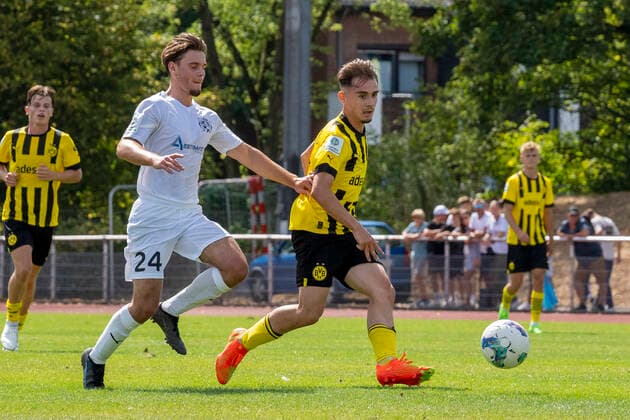 Sonntag, 21.08.2022 Saison 2022 2023 A-Junioren Bundesliga, U19 Bundesliga 2. Spieltag im Stadion am Bandsbusch, Hilden, Deutschland. VfB 03 Hilden U19 - BV Borussia Dortmund U19. Vasco Walz (Borussia Dortmund U19 8)