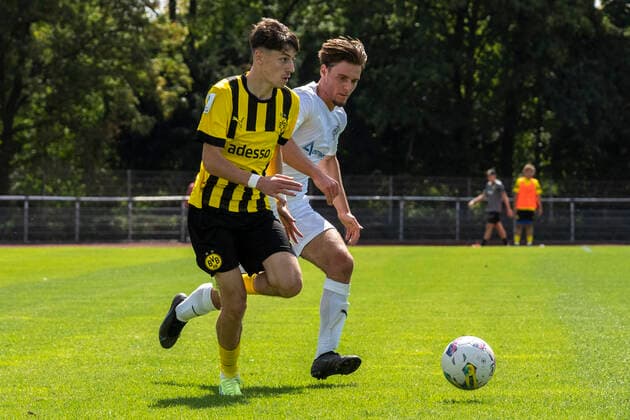 Sonntag, 21.08.2022 Saison 2022 2023 A-Junioren Bundesliga, U19 Bundesliga 2. Spieltag im Stadion am Bandsbusch, Hilden, Deutschland. VfB 03 Hilden U19 - BV Borussia Dortmund U19. Noa-Gabriel Simic (Borussia Dortmund U19 7)