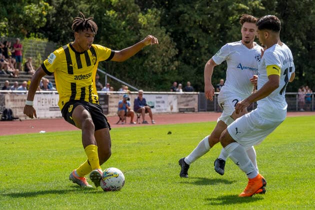 Sonntag, 21.08.2022 Saison 2022 2023 A-Junioren Bundesliga, U19 Bundesliga 2. Spieltag im Stadion am Bandsbusch, Hilden, Deutschland. VfB 03 Hilden U19 - BV Borussia Dortmund U19. Filippo Calixte Mane (Borussia Dortmund U19 26)