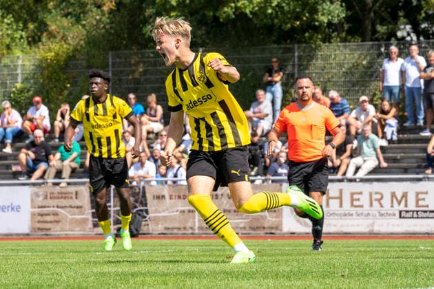 Sonntag, 21.08.2022 Saison 2022 2023 A-Junioren Bundesliga, U19 Bundesliga 2. Spieltag im Stadion am Bandsbusch, Hilden, Deutschland. VfB 03 Hilden U19 - BV Borussia Dortmund U19. Julian Rijkhoff (Borussia Dortmund U19 9)