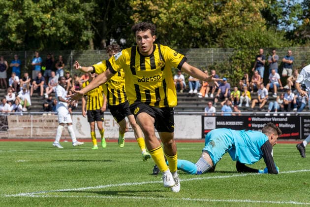 Sonntag, 21.08.2022 Saison 2022 2023 A-Junioren Bundesliga, U19 Bundesliga 2. Spieltag im Stadion am Bandsbusch, Hilden, Deutschland. VfB 03 Hilden U19 - BV Borussia Dortmund U19. Raul König (Borussia Dortmund U19 28)