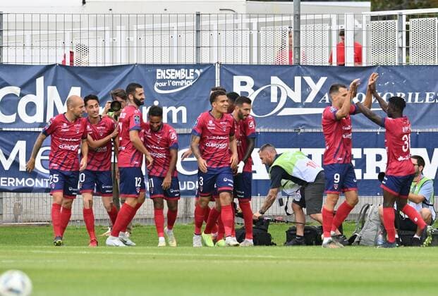Joie de Saif-eddine Khaoui (clermont) et de sse coÃ quipiers FOOTBALL : Clermont Foot vs OGC Nice - Ligue 1 Uber Eats - 21 08 2022 FredericChambert Panoramic 