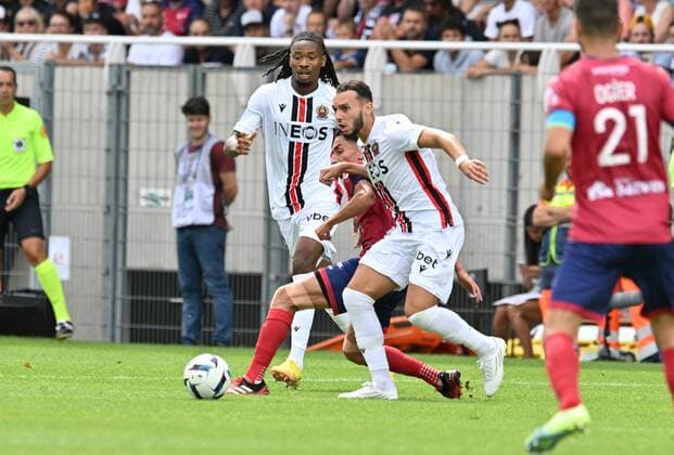 Saif-eddine Khaoui (clermont) vs Amine Gouiri (nice) FOOTBALL : Clermont Foot vs OGC Nice - Ligue 1 Uber Eats - 21 08 2022 FredericChambert Panoramic 