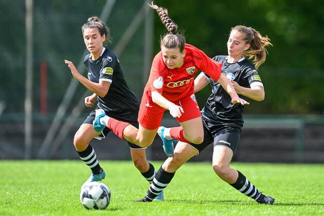 Sport Themen der Woche KW33 Sport Bilder des Tages v.li.: Paula Ulreich (FFC Wacker München, 7) Paula Vidovic (FC Ingolstadt, 11) Lisa Flötzner (Lisa Floetzner, FFC Wacker München, 13) im Zweikampf, Duell, duel, tackle, Dynamik, Action, Aktion, 21.08.2022, München (Deutschland), Fussball, DFB-Pokal der Frauen, 1. Hauptrunde, FFC Wacker München - FC Ingolstadt 04, DFB DFL REGULATIONS PROHIBIT ANY USE OF PHOTOGRAPHS AS IMAGE SEQUENCES AND OR QUASI-VIDEO. *** f l Paula Ulreich FFC Wacker München, 7 Paula Vidovic FC Ingolstadt, 11 Lisa Flötzner Lisa Floetzner, FFC Wacker München, 13 in duel, duel, tackle, dynamic, action, action, 21 08 2022, Munich Germany , Football, DFB Pokal der Frauen, 1 Hauptrunde, FFC Wacker München FC Ingolstadt 04, DFB DFL REGULATIONS PROHIBIT ANY USE OF PHOTOGRAPHS AS IMAGE SEQUENCES AND OR QUASI VIDEO xslx