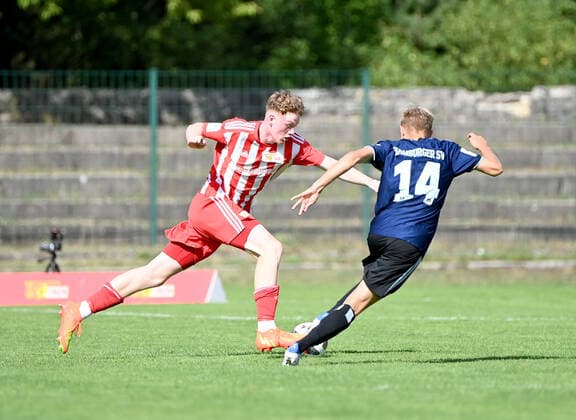 Fussball, U 19, Saison 2022 23, A-Junioren Bundesliga, Staffel Nord Nordost (2. Spieltag), 1. FC Union Berlin - Hamburger SV, v. l. Mathis Bruns (U19, 1. FC Union Berlin), Benjamin William Lamce, 21.08. 2022,