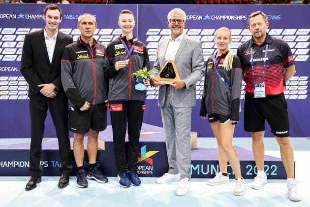 VARIOUS SPORTS - European Championships MUNICH,GERMANY,21.AUG.22 - Table tennis, Tischtennis - European Championships, women. Image shows Stefan Fegerl, Csolt Harczi, (OETTV), Sofia Polcanova (AUT), Wolfgang Gotschke (OETTV), Tanja Wessely, Jarek Kolodziejczyk (OETTV).  GEPAxpictures xPatrickxSteiner