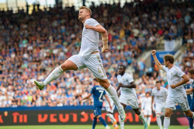 Bilder des Jahres 2022, Sport 08 August Sport Themen der Woche KW33 Sport Bilder des Tages Fußball: 1. Bundesliga, Saison 2022 2023, 3. Spieltag, VfL Bochum - FC Bayern München am 21.08.2022 im Vonovia Ruhrstadion in Bochum (Nordrhein-Westfalen). Torjubel, Jubel, Freude von Bayern s Matthijs de Ligt DFL REGULATIONS PROHIBIT ANY USE OF PHOTOGRAPHS AS IMAGE SEQUENCES AND OR QUASI-VIDEO. *** Soccer 1 Bundesliga, season 2022 2023, 3 matchday, VfL Bochum FC Bayern Munich on 21 08 2022 at Vonovia Ruhrstadion in Bochum North Rhine Westphalia goal celebration, jubilation, joy of Bayern s Matthijs de Ligt DFL REGULATES PROHIBIT ANY USE OF PHOTOGRAPHS AS IMAGE SEQUENCES AND OR QUASI VIDEO Copyright: xNeundorf Kirchner-Mediax