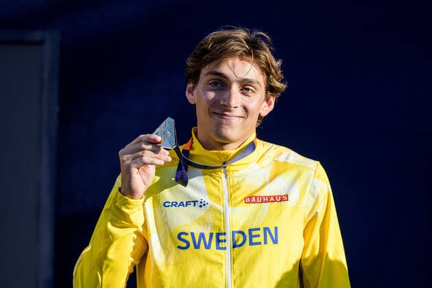 220821 Armand Duplantis of Sweden celebrates at the medal ceremony for men?s pole vault during day 11 of the European Championships on August 21, 2022 in Munich. Photo: Vegard Grott BILDBYRAN kod VG VG0339 friidrott athletics friidrett europamästerskap em em 2022 european championships munich 2022 munchen-em day 11 bbeng jubel celebration em-guld stavhopp pole vault sverige sweden Copyright: VEGARDxGRoTT BB220821VG001
