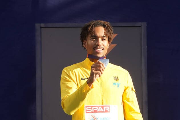 European Championships Munich 2022, Leichtathletik EM, Europa Leichtathletikmeisterschaften München 2022, 12.08-21.08.2022, Olympiastadion München, Stabhochsprung Männer Finale, Bo Kanda Lita Baehre, Deutschland Siegerehrung , Silbermedaille, , Foto: Gladys chai von der Laage