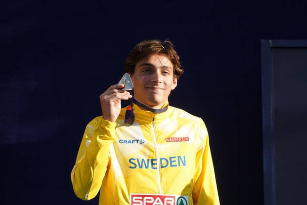European Championships Munich 2022, Leichtathletik EM, Europa Leichtathletikmeisterschaften München 2022, 12.08-21.08.2022, Olympiastadion München, Stabhochsprung Männer Finale, Armand Duplantis Schweden mit Gold Medaille, , Foto: Gladys chai von der Laage
