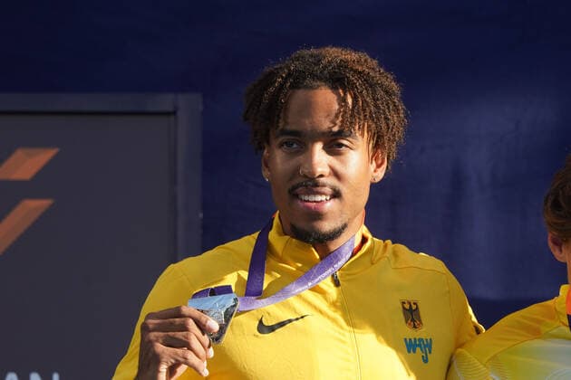 European Championships Munich 2022, Leichtathletik EM, Europa Leichtathletikmeisterschaften München 2022, 12.08-21.08.2022, Olympiastadion München, Stabhochsprung Männer Finale, Bo Kanda Lita Baehre, Deutschland, Siegerehrung mit Silbermedaille , Foto: Gladys chai von der Laage