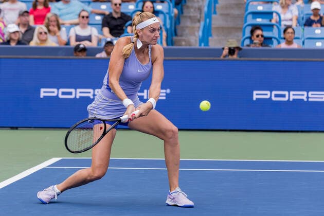 August 21, 2022, Mason, Ohio, USA: Petra Kvitova (CZE) hits a two-handed backhand during the championship of the Western and Southern Open at the Lindner Family Tennis Center, Mason, Oh. Mason USA - ZUMAs304 20220821_zaf_s304_003 Copyright: xScottxStuartx